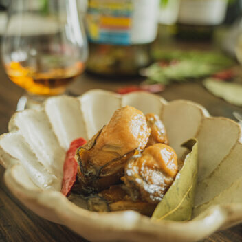 「木こりと海」　牡蠣の燻製オリーブオイル漬